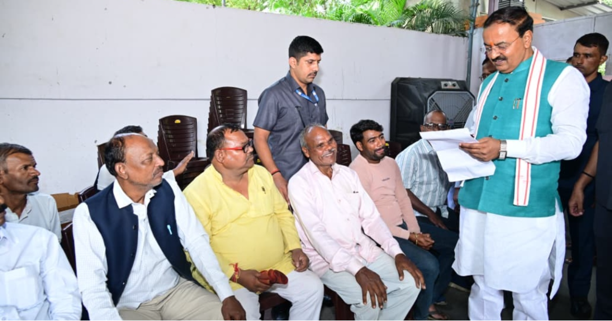 जनता दर्शन में मिले आवेदनों पर एक्शन के निर्देश पात्रों को योजनाओं का लाभ दिलाएं अधिकारी केशव मौर्य