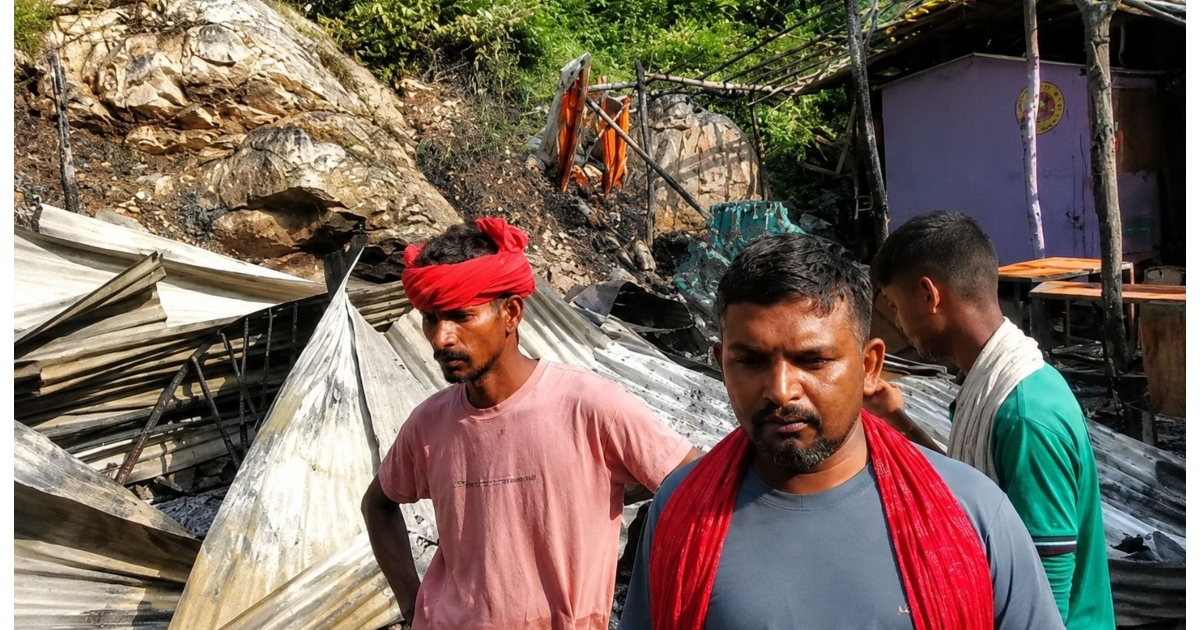 श्रृंगीऋषि धाम में असामाजिक तत्वों का तांडव कई दुकानों में लगाई आग