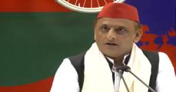 अखिलेश यादव का तंज: 
