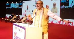 गिरिराज सिंह बोले- ‘कट्टा उद्योग’ से ब्रह्मोस और फाइटर जेट तक पहुंचा उत्तर प्रदेश