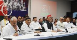 अखिलेश यादव का दावा 2027 में बनेगी सपा सरकार महिलाओं को हर साल 40 हजार पेंशन का ऐलान